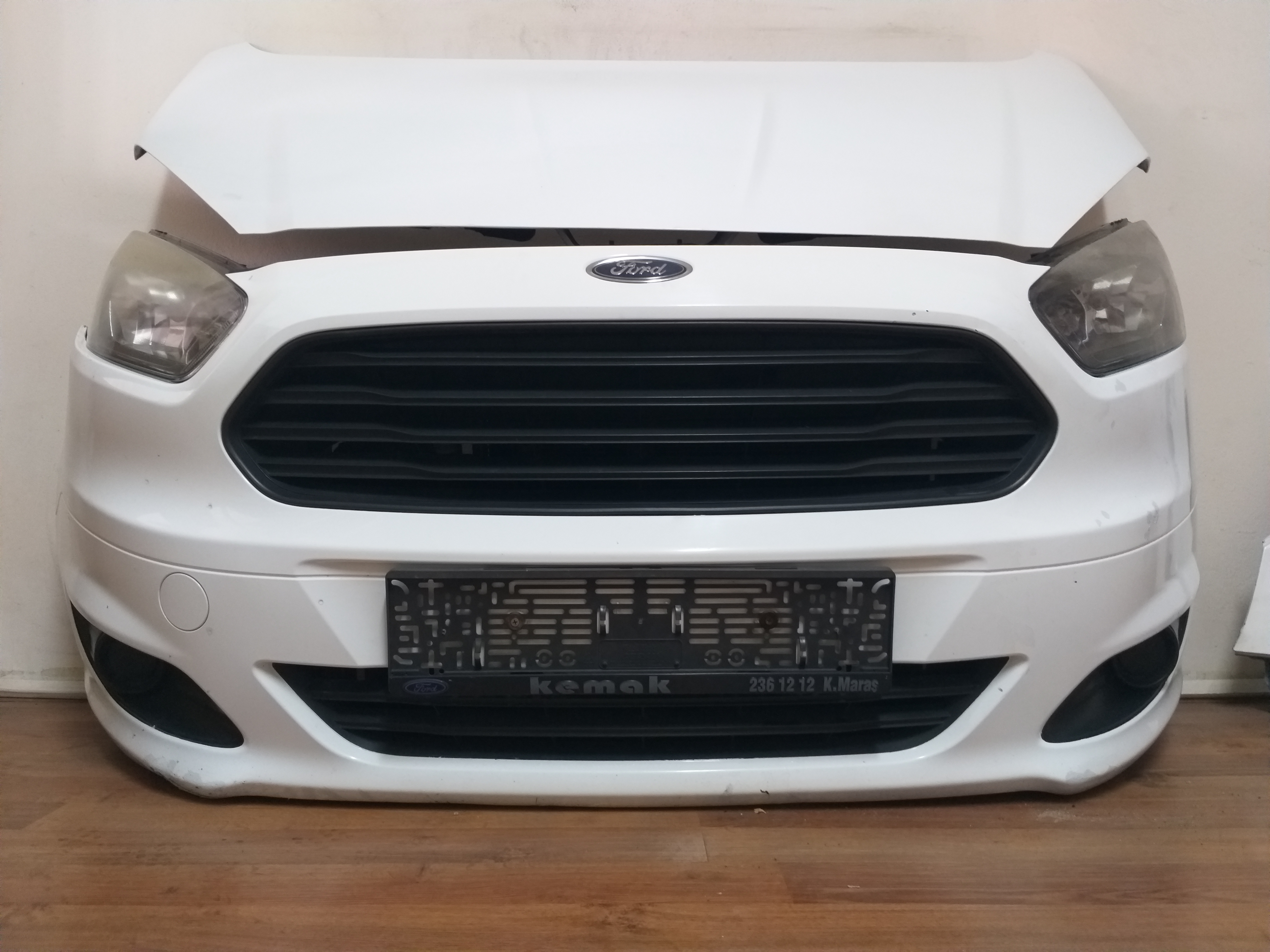 2016 COURİER BEYAZ HATASIZ KAPUT CAMURLUK TAMPON FAR PANEL ON SET